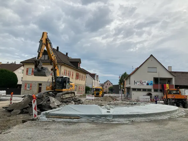 Voll gesperrt für die Arbeiten am neuen Kreisverkehr ist die Offenauer Ortsdurchfahrt der B 27 vom 25. Juli bis voraussichtlich 6. September. (Foto: Gemeinde Offenau)